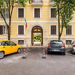 Family With 2br Near Vatican Rome