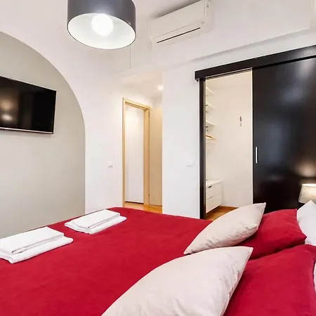 Family With 2br Near Vatican